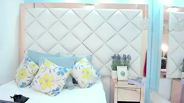 megannherrera online show from February 8, 2026, 1:42 pm