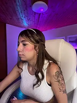 Snapshot of Isabella18_pink chatting on February 9, 2026, 6:28 pm Isabella18 pink online show from February 9, 2026, 6:28 pm