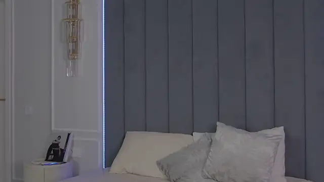 VioletAsh online show from March 26, 2026, 4:33 am