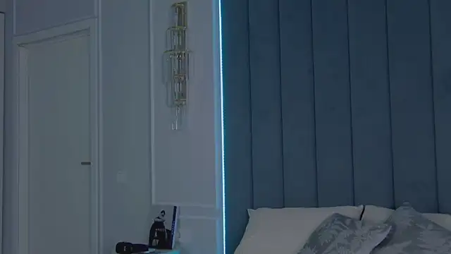 VioletAsh online show from April 9, 2026, 4:25 am