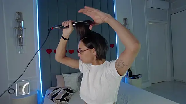 VioletAsh online show from February 26, 2026, 4:56 am