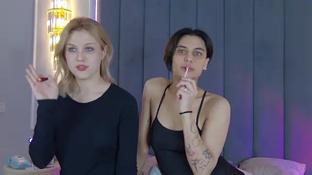 VioletAsh online show from October 7, 2025, 5:03 pm