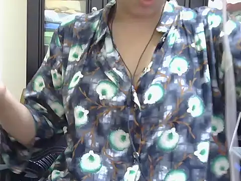 Snapshot of fairy_queen07 chatting on October 19, 2025, 6:32 pm fairy queen07 online show from October 19, 2025, 6:32 pm