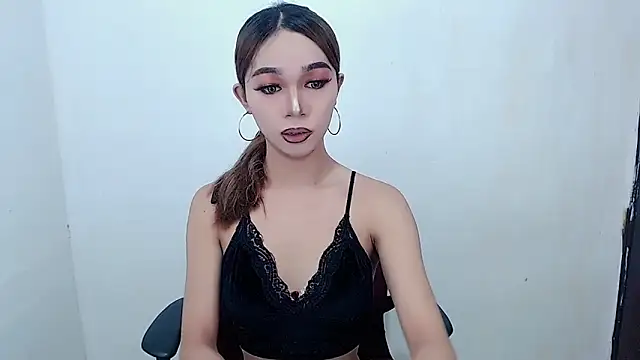aelinhot online show from September 19, 2025, 6:12 pm