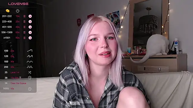 AnnySweetMilk online show from September 29, 2025, 6:46 pm