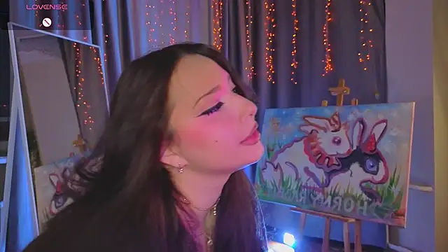 Lucy louras online show from November 13, 2025, 12:31 pm