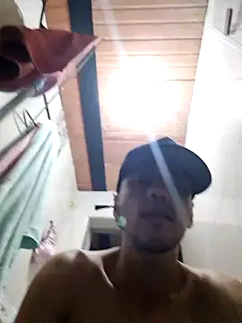 Snapshot of Santi2323xxX chatting on March 13, 2026, 4:39 am Santi2323xxX online show from March 13, 2026, 4:39 am