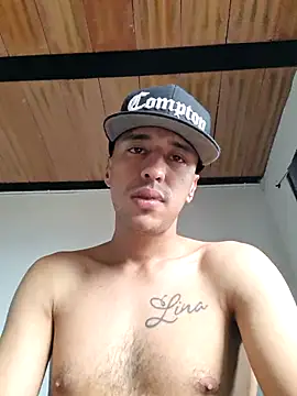 Snapshot of Santi2323xxX chatting on July 8, 2026, 10:21 pm Santi2323xxX online show from July 8, 2026, 10:21 pm