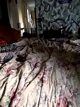 bearded cross online show from October 17, 2025, 1:02 pm