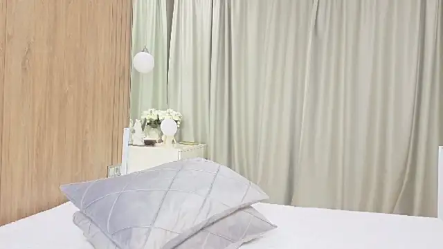 Brigitte Bardot online show from November 19, 2025, 7:52 am