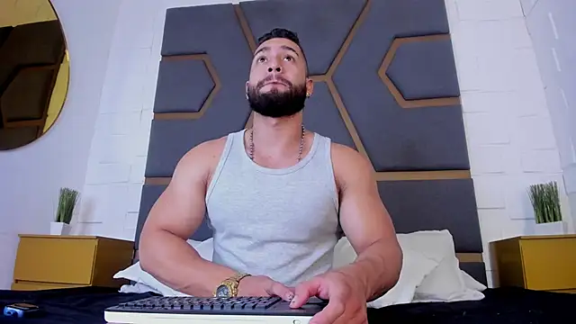 massimofiore  online show from October 10, 2025, 3:40 am