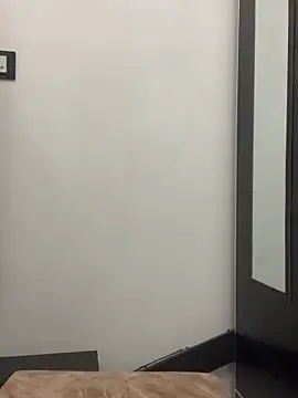 layra 9900 online show from November 3, 2025, 6:33 pm