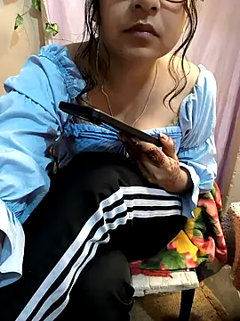 queenbuggi online show from October 19, 2025, 7:49 pm