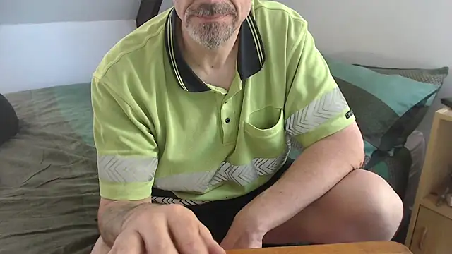 idiotpig66 online show from March 6, 2025, 4:19 am