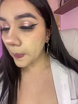 Zoe Serrat online show from October 2, 2025, 12:19 pm