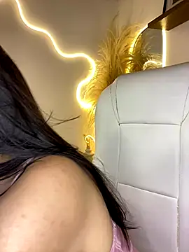 Zoe Serrat online show from December 2, 2025, 12:40 pm