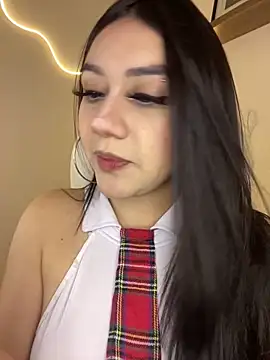 Zoe Serrat online show from December 14, 2025, 1:39 pm