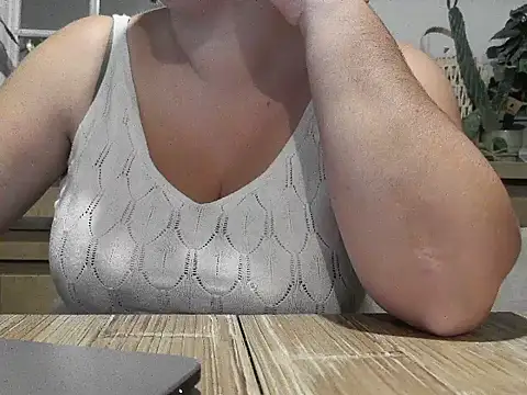 Aambre95Esexy online show from September 19, 2025, 8:35 pm