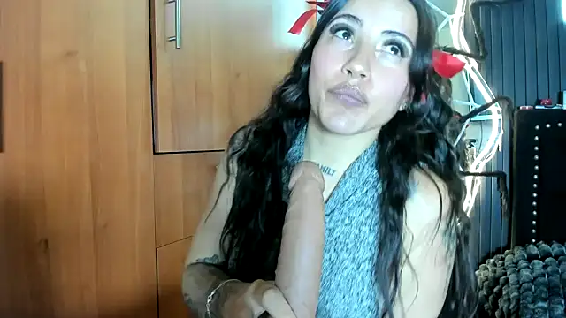 scarletr red online show from November 1, 2025, 11:20 pm