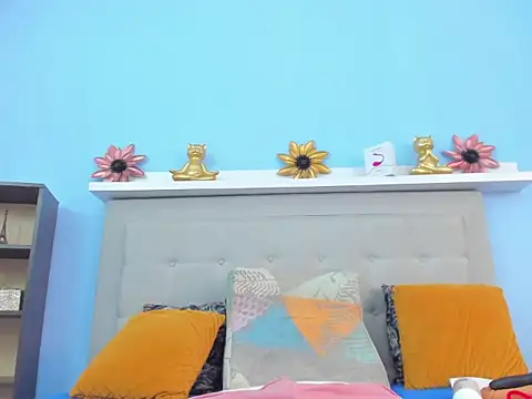 monalind220 online show from February 3, 2026, 2:55 pm