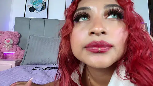 Naiaa Cruz online show from November 5, 2025, 8:01 pm