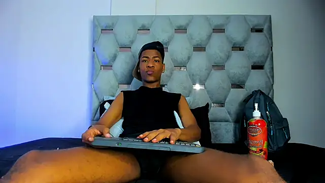 tiago xxx  online show from October 4, 2025, 8:10 pm