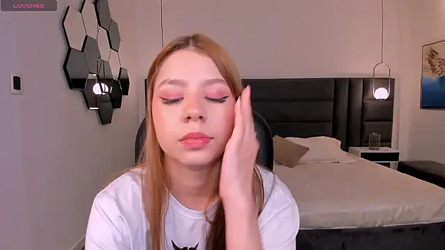 Snapshot of TiffannySins chatting on February 28, 2026, 3:06 am TiffannySins online show from February 28, 2026, 3:06 am