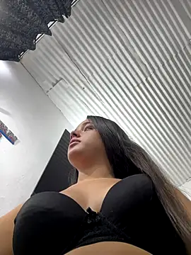 Luciaparker03 online show from December 19, 2025, 3:25 pm