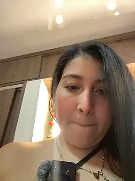 evelyn 1702 online show from March 17, 2026, 9:40 pm