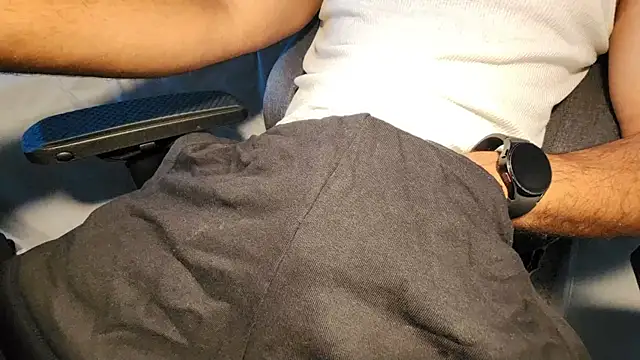 Snapshot of catt18 chatting on September 13, 2025, 2:50 pm catt18 online show from September 13, 2025, 2:50 pm