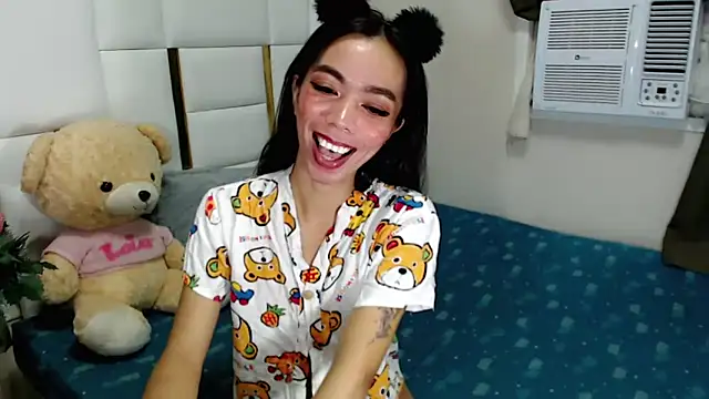 Snapshot of diamondnaked_ chatting on October 13, 2025, 7:37 pm diamondnaked online show from October 13, 2025, 7:37 pm