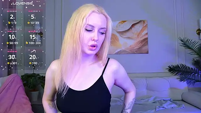 DaisyQuin online show from October 3, 2025, 9:33 am