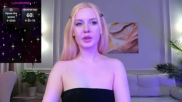 DaisyQuin online show from October 2, 2025, 10:18 am