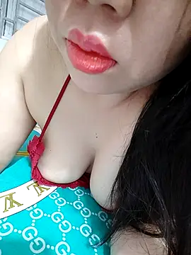 Julyy08 online show from November 12, 2025, 4:22 pm