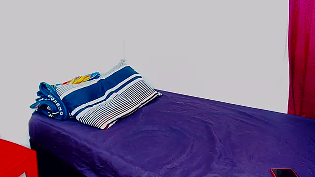 FreakyScarlet00 online show from November 4, 2025, 4:44 pm