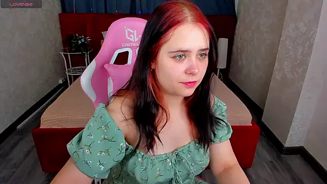 Snapshot of Alis_Platt chatting on October 1, 2025, 1:11 am Alis Platt online show from October 1, 2025, 1:11 am