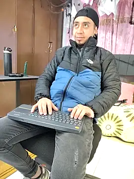 abnerdam01 online show from October 29, 2025, 12:37 pm