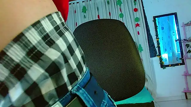 abnerdam01 online show from November 14, 2025, 12:42 pm