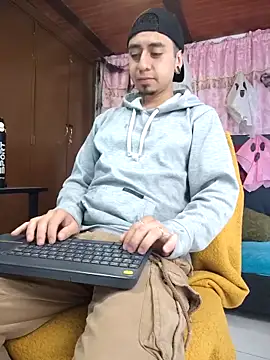 abnerdam01 online show from October 22, 2025, 2:38 pm