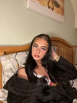 Spicy-Rosie20 online show from May 13, 2026, 4:30 am