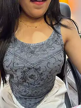 Riya-6969 online show from May 7, 2026, 4:21 pm