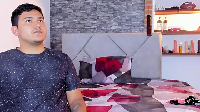 Sexxyy Couple  online show from April 17, 2026, 5:21 am