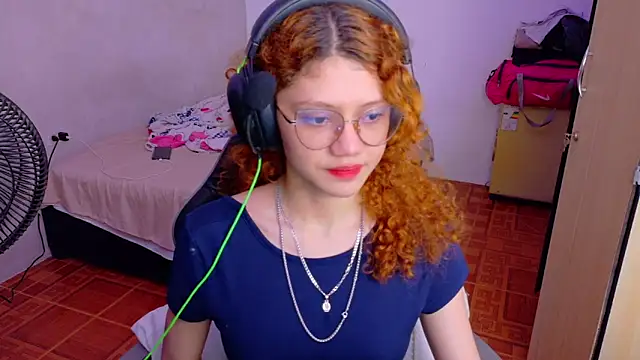 Snapshot of Birdie_0 chatting on October 2, 2025, 3:37 pm Birdie 0 online show from October 2, 2025, 3:37 pm