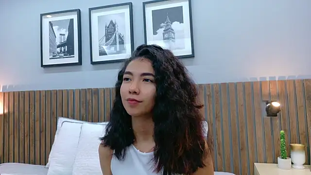 luna roja25 online show from December 20, 2025, 2:20 pm