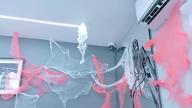 luna roja25 online show from October 15, 2025, 12:57 pm