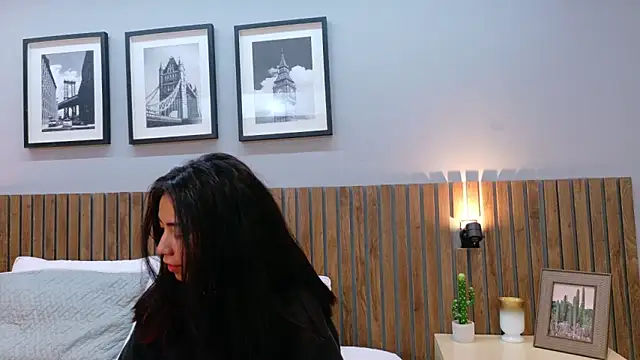 Snapshot of luna_roja25 chatting on February 3, 2026, 1:27 pm luna roja25 online show from February 3, 2026, 1:27 pm