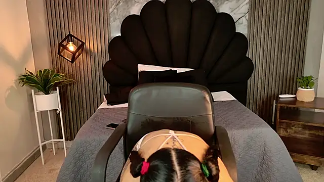 AlahyaPalmerR online show from November 16, 2025, 3:11 am