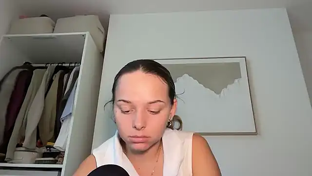 Snapshot of KayleeBella chatting on January 17, 2026, 4:21 pm KayleeBella online show from January 17, 2026, 4:21 pm