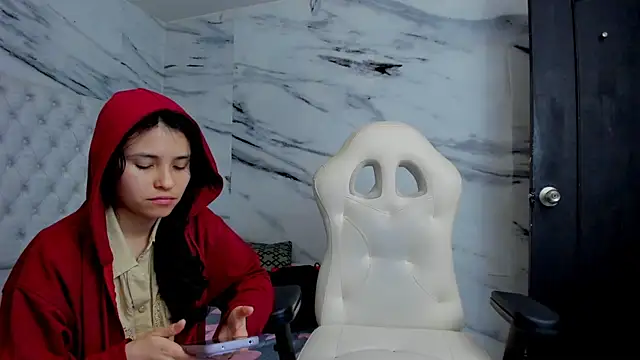 Ari and Storm online show from December 17, 2025, 2:00 pm