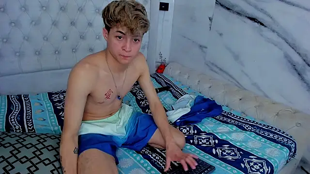 Ari and Storm online show from September 19, 2025, 1:42 am